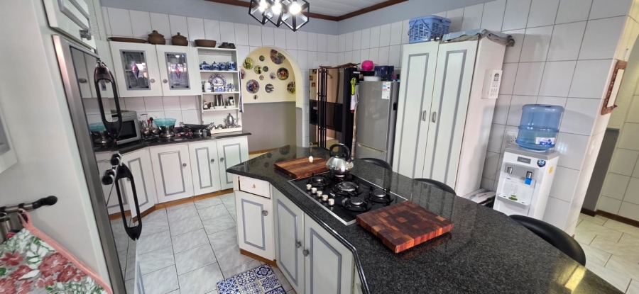 5 Bedroom Property for Sale in Wilkoppies North West